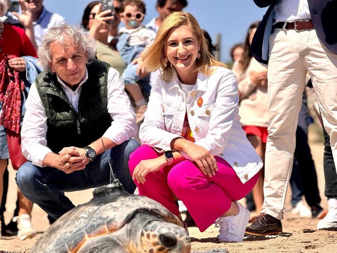 La consellera de Medio Ambiente, Agua, Infraestructuras y Territorio, Salomé Pradas, en los VI Premios a la Pesca Sostenible de la Comunitat Valenciana, que organiza la asociación Xaloc y que se ha celebrado en la pedanía valenciana de El Saler