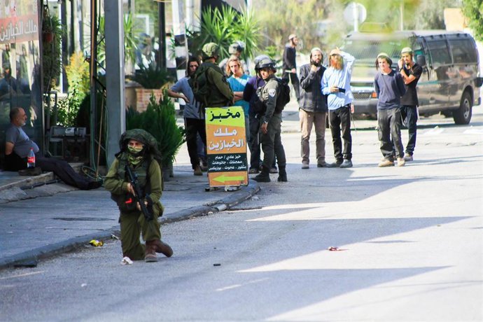 Archivo - Imagen de colonos israelíes protestando en la ciudad cisjordana de Nablus 