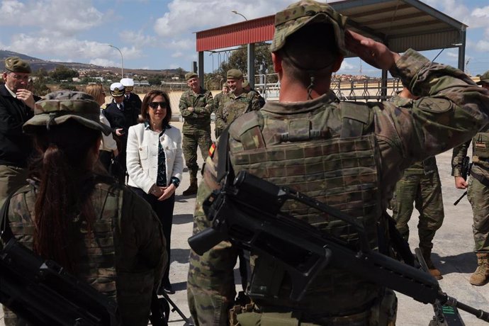 La ministra de Defensa, Margarita Robles, en su visita a la ciudad de Melilla este viernes.