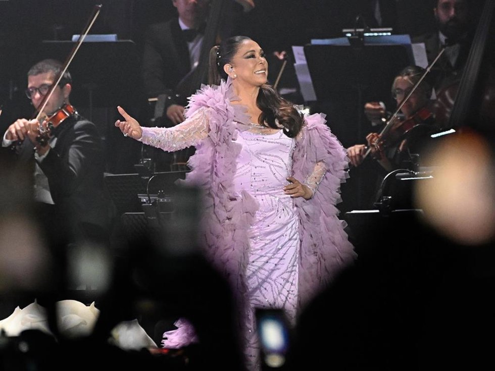 Isabel Pantoja sobre el escenario durante su concierto de su gira 50 aniversario en el WiZink Center, a 13 de abril de 2024, en Madrid (España)