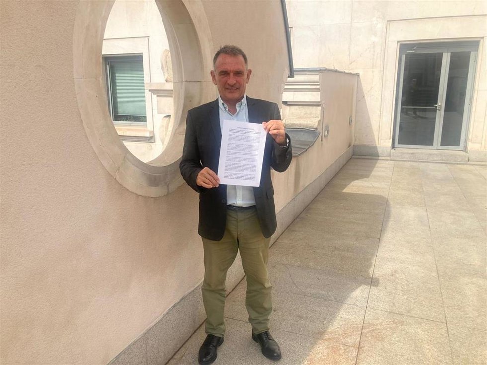 Archivo - El diputado de Sumar Enrique Santiago, en una foto de archivo.