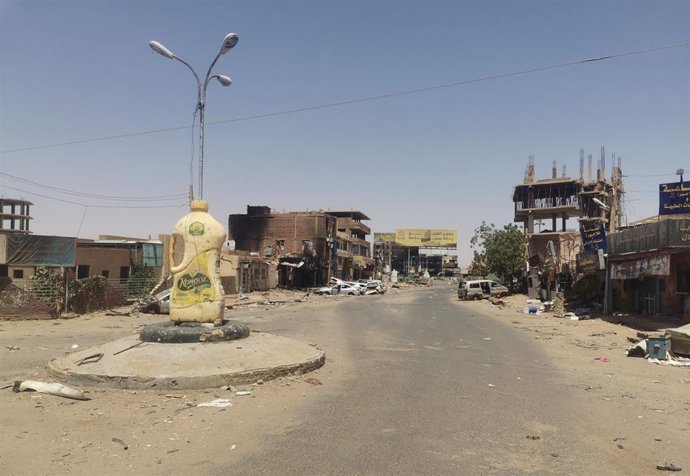 Archivo - Fotografía de archivo de una calle del Gran Mercado de Omdurmán tras unos combates entre el Ejército de Sudán y las paramilitares Fuerzas de Apoyo Rápido (RSF)