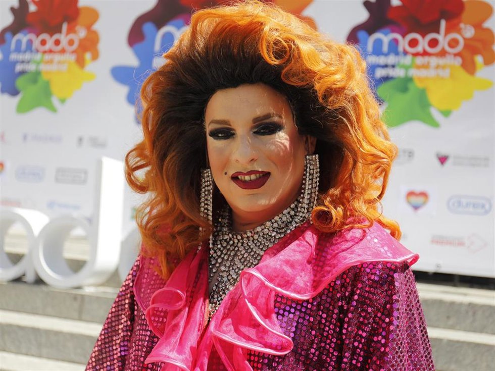 Archivo - El actor José Ignacio Galán Ordoñez, conocido artísticamente como Nacha la Macha, posa durante el pregón coral del MADO Madrid Orgullo 2021, a 30 de junio de 2021, en Madrid, (España).