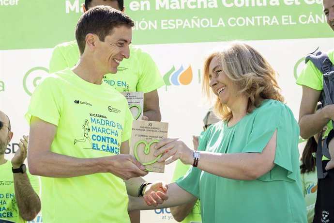 La vicealcaldesa de Madrid y alcaldesa en funciones, Inma Sanz, ha participado esta mañana en la entrega de premios de la XI Carrera Madrid en Marcha Contra el Cáncer.