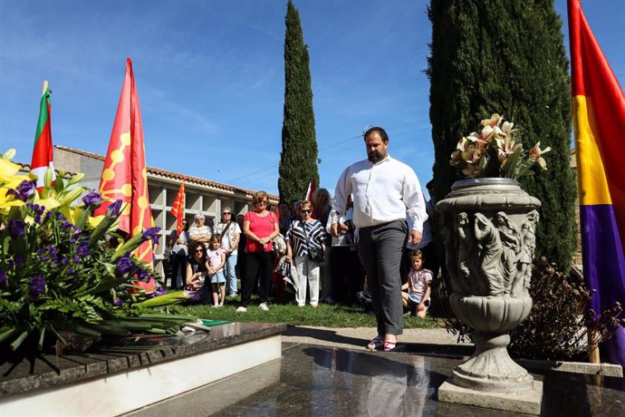 Archivo - Acto de EH Bildu en Sartaguda en homenaje a las víctimas del franquismo en Navarra.