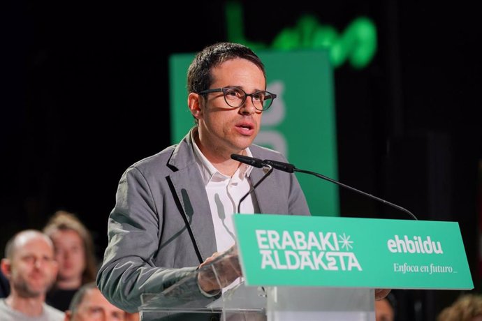 El candidato a lehendakari, Pello Otxandiano, interviene  en Vitoria-Gasteiz, Álava, País Vasco (España). E