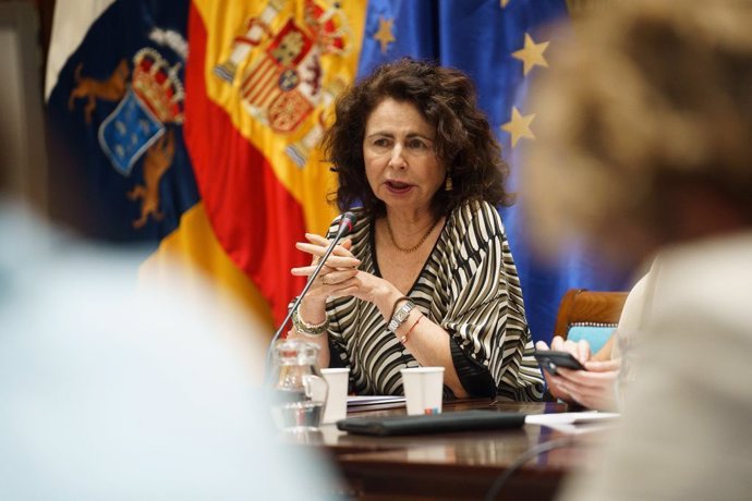 La consejera de Hacienda del Gobierno de Canarias, Matilde Asián