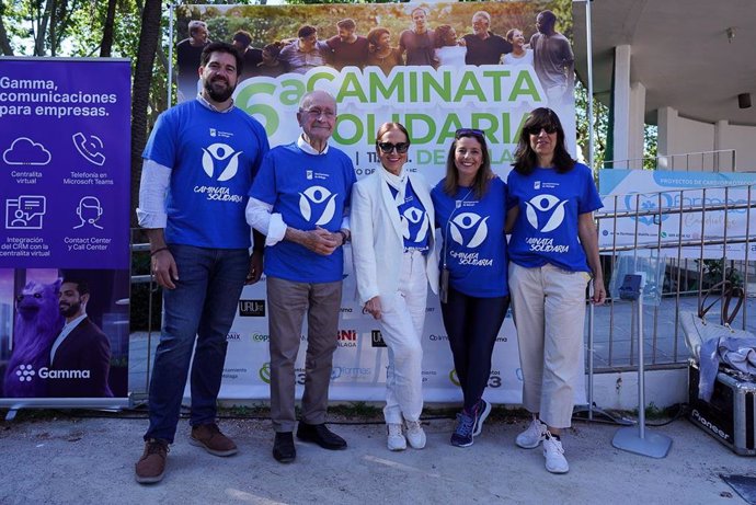 La Caminata Solidaria, organizada por el Ayuntamiento de Málaga, se ha celebrado este domingo.