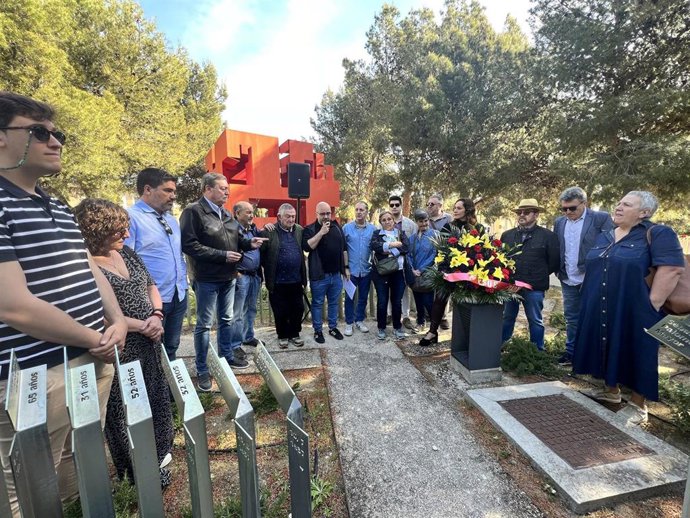 Acto en recuerdo de las víctimas de la Guerra Civil y el Franquismo en el Cementerio de Torrero.