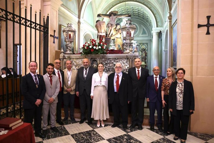 Prohens asiste la misa por el centenario de la cofradía Agrupación de Penitentes del Santo Cristo de la Agonía