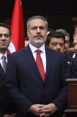 Archivo - June 5, 2023, Ankara, Türkiye: Turkey's newly appointed Foreign Minister Hakan Fidan (right) who previously served as Türkiye's intelligence chief,  took charge of the ministry from his predecessor Mevlut Cavusoglu on Monday.