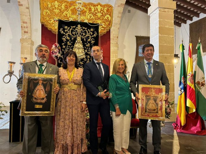 David Calleja es el autor del cartel, mientras que Miguel García ha pronunciado el pregón rociero.