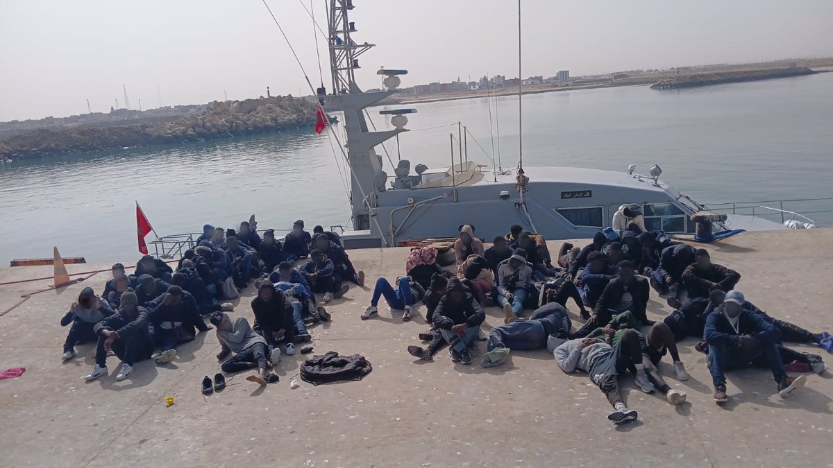 Marruecos rescata a 118 migrantes, entre ellos tres menores, que se dirigían a las Islas Canarias