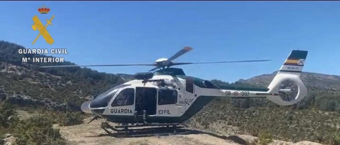 Helicóptero de la Guardia Civil en un rescate en el Pirineo oscense.