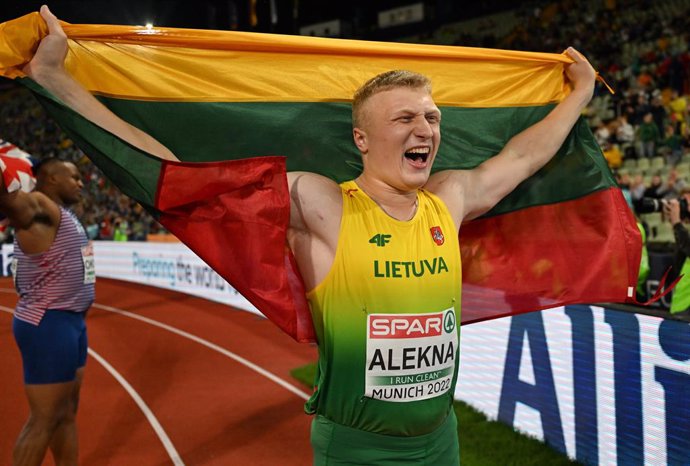 Archivo - 19 August 2022, Bavaria, Munich: Lithuania's Mykolas Alekna celebrates winning gold in the men's Discus Throw final during the European Athletics Championships at the Olympic Stadium in Munich. Photo: Sven Hoppe/dpa