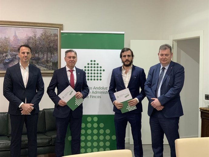 AVVAPro y el Consejo Andaluz de Colegios de Administradores de Fincas de Andalucía firman un código de buenas prácticas para viviendas con fines turísticos.