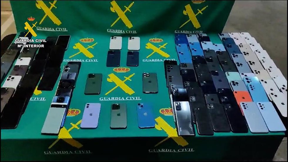 Detenido en Azuqueca de Henares por robo con violencia y receptación de teléfonos móviles.
