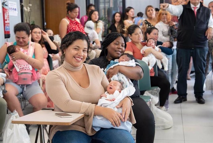 Beneficiarias del proyecto 'e+e+100' de Fundación Madrina para fomentar el autoempleo y la creación de microempresas sostenibles entre madres embarazadas o con hijos menores a cargo.