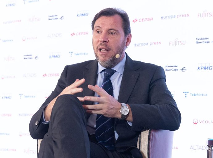 El ministre de Transports i Mobilitat Sostenible, Óscar Puente, intervé durant un esmorzar informatiu d'Europa Press, en l'hotel Rosewood Vila Magna, a 15 d'abril del 2024, a Madrid (Espanya).