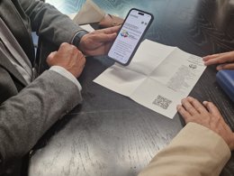 Papeleta electoral con código QR