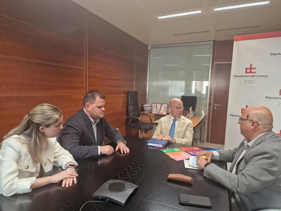 El Diputado del Común, Rafael Yanes, se reúne con el presidente del Consejo Territorial, el delegado y la jefa de Servicios Sociales de la ONCE en Canarias, Miguel Déniz, José Antonio López y Natalia Afonso