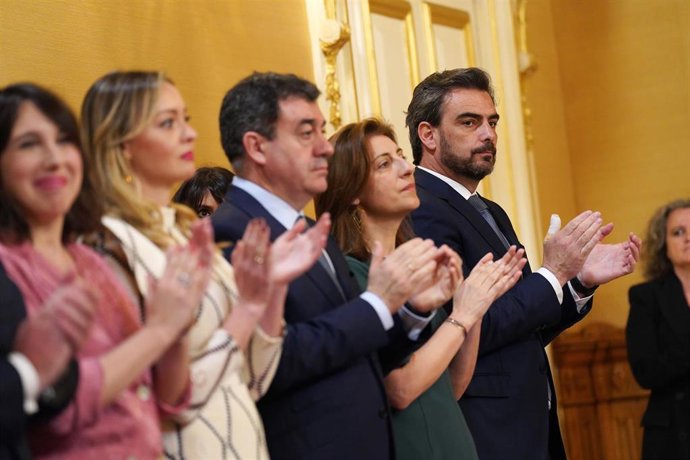 El equipo de Gobierno de Alfonso Rueda en la Xunta de Galicia durante el primer Consello de la Xunta del nuevo Gobierno de Alfonso Rueda, en el Pazo de Raxoi, a 15 de abril de 2024, en Santiago de Compostela, Galicia (España). En el primer Consello de l