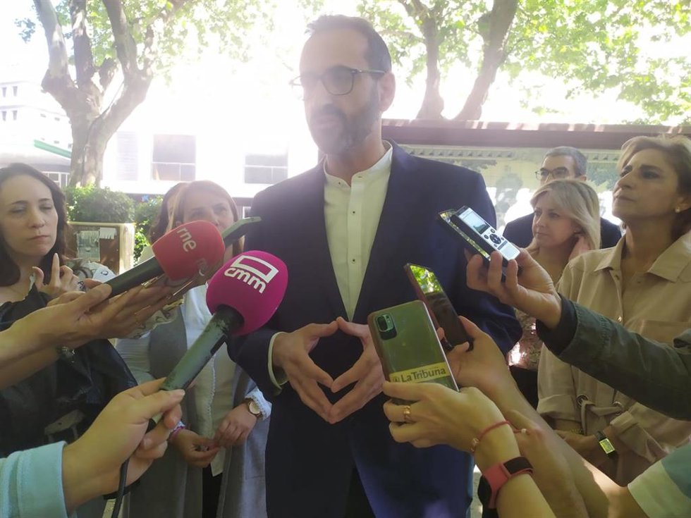 Sergio Gutiérrez durante la atención a medios en Talavera de la Reina.