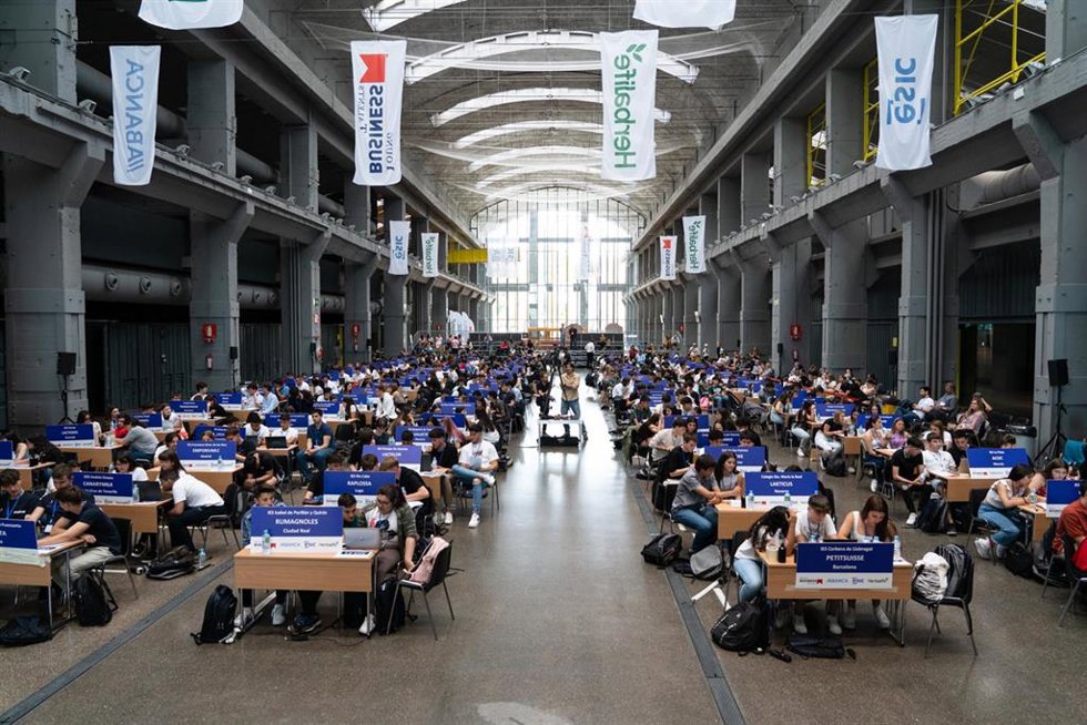 Archivo - Diez jóvenes extremeños competirán por el título de mejor empresario virtual del país este viernes Madrid 