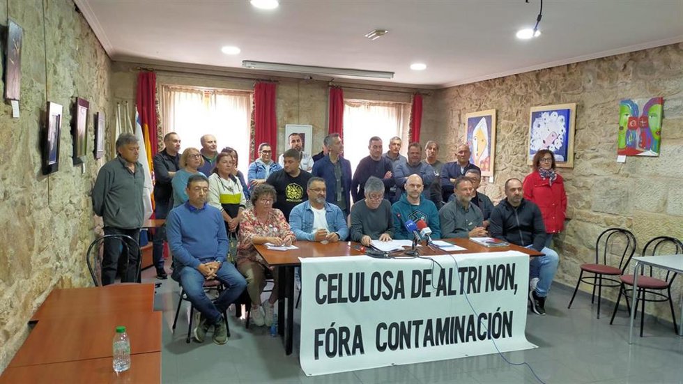 Denuncian que la consultora que desaconsejaba trasladar Ence de Lourizán a otro río apruebe Altri para el Ulla.  Las Plataformas Ulloa Viva y en Defensa da Ría de Arousa animan a la ciudadanía para a presentar alegaciones.