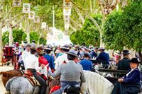 El arranque de la Feria de Sevilla cosecha una asistencia "multitudinaria" con unas 19.000 personas más que en 2023