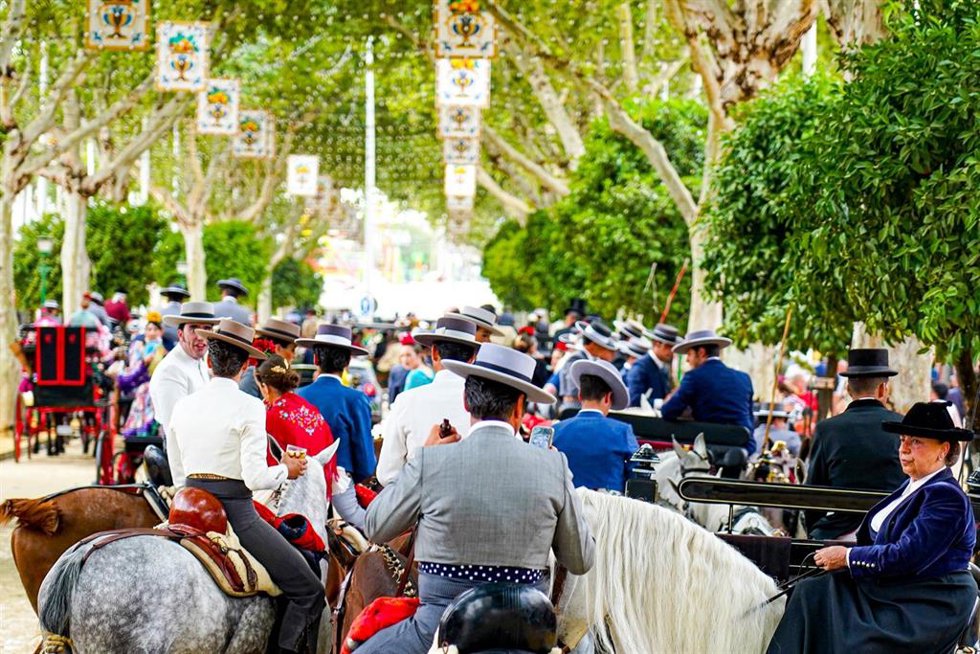 Archivo - Caballistas en la Feria de Sevilla