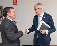Gago traslada a Ramón el compromiso de la Junta por seguir colaborando con el Consejo Comarcal de El Bierzo