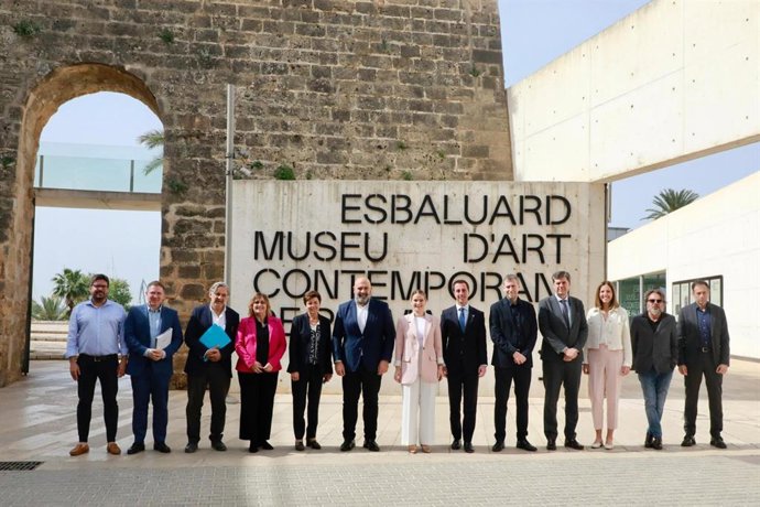 Foto de familia tras la reunión del Patronato de la Fundación Es Baluard Museu d'Art Contemporani.