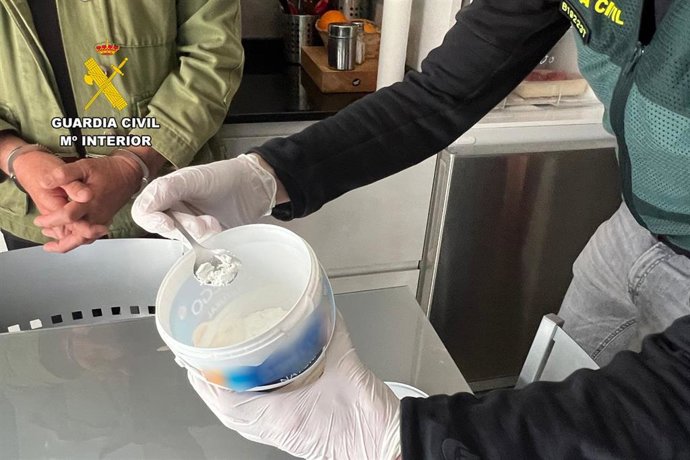 Detenidos un padre y un hijo por vender droga en Villanueva de Gállego (Zaragoza).