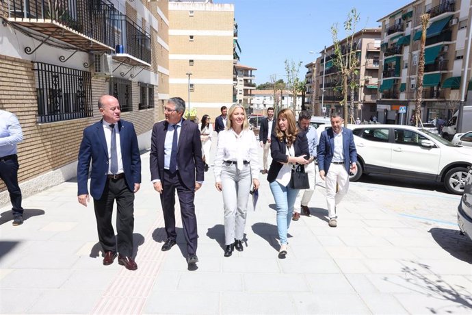 El presidente de la Diputación de Málaga, Francisco Salado, ha inaugurado este lunes junto al alcalde de Antequera, Manuel Barón, las obras en esta vía, de gran importancia para la localidad y desde la que se accede, por ejemplo, al Torcal.