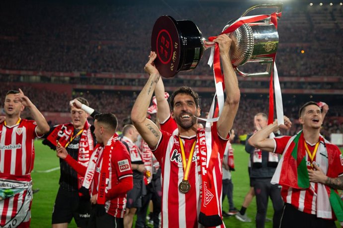 Raul Garcia of Athletic Club celebrates with the trophy after winning the spanish cup, Copa del Rey, Final football match played between Athletic Club and RCD Mallorca at La Cartuja stadium on April 6, 2024, in Sevilla, Spain.