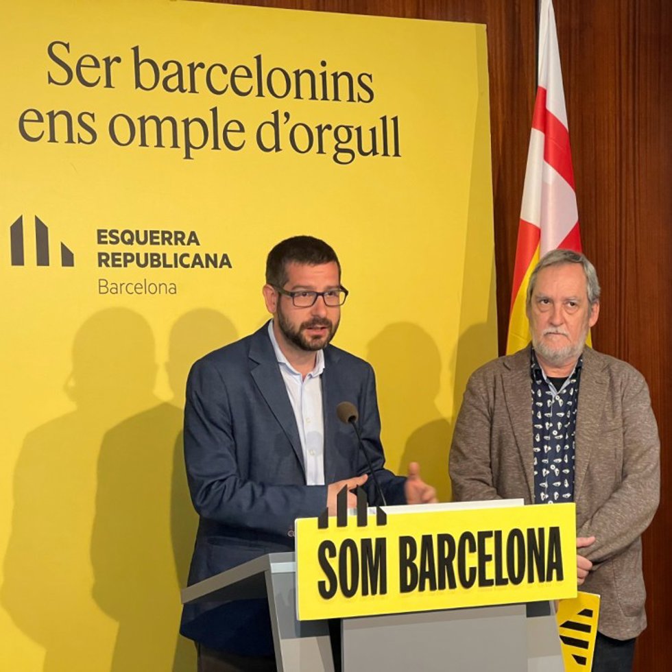 El portavoz de ERC en Barcelona, Jordi Castellana, y el portavoz adjunto, Jordi Coronas, en rueda de prensa.