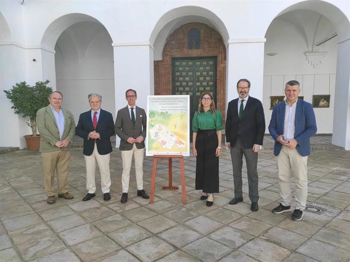 Autoridades en la presentación de la XXX Feria Agroganadera y XX Agroalimentaria del Valle de los Pedroches.