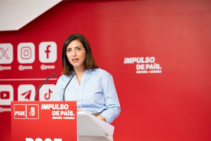La portavoz del PSOE, Esther Peña, en una rueda de prensa desde la sede del partido en la calle Ferraz.