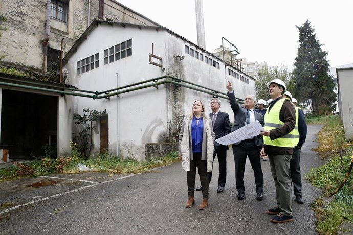 Urrutia visita el inicio de las obras de reforma del convento de Las Clarisas en Santander