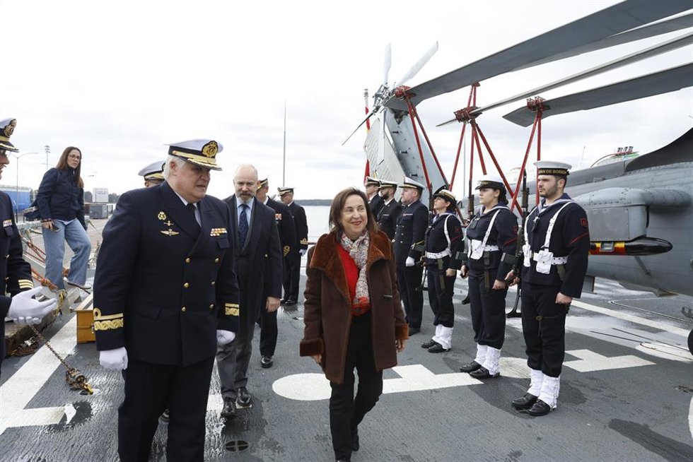 La ministra de Defensa, Margarita Robles, visita al personal desplegado en la Agrupación Permanente de la OTAN n 1 (SNMG1) a bordo de la Fragata F- 102 Almirante Juan de Borbón en Helsinki.