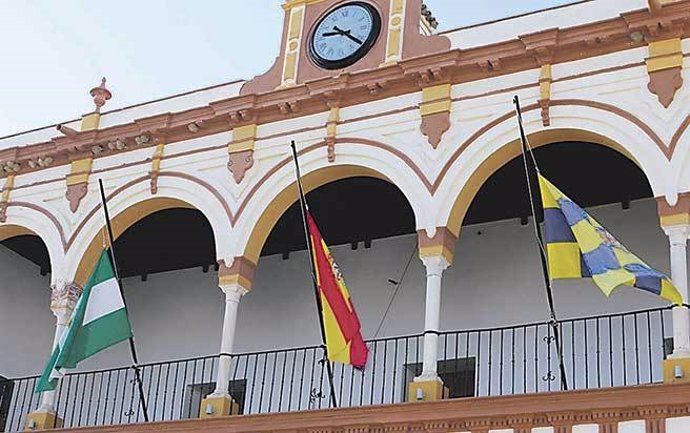 Archivo - Fachada del Ayuntamiento de Moguer (Huelva).
