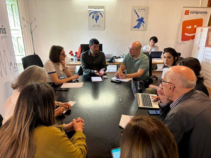 Compromís es reuneix amb els sindicats i la Plataforma per la reversió de l'Hospital del Vinalopó a la gestió pública