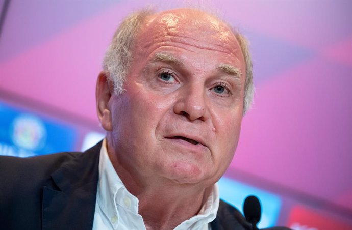 Archivo - FILED - 30 August 2019, Bavaria, Munich: Honorary President of FC Bayern Munich Uli Hoeness speaks during a press conference. Hoeness is set to appear as a witness in the trial of three former German Football Federation (DFB) officials accused o