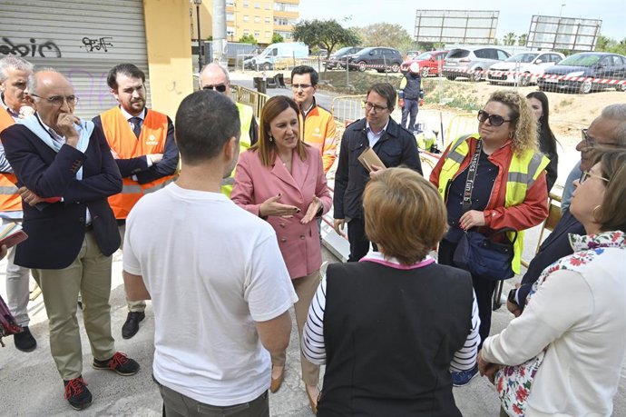 L'alcaldessa de Valncia, Maria José Catalá, a una visita al mercat de Torrefiel