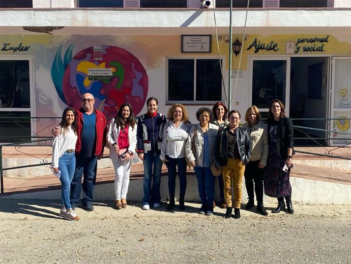 La diputada de Servicios Sociales, Familias e Igualdad, Paula Conesa, y la diputada de Cooperación Internacional, Participación Ciudadana y Consumo, Ana Moreno, visitan las instalaciones de la Asociación 'El Carmen Inclusión'.