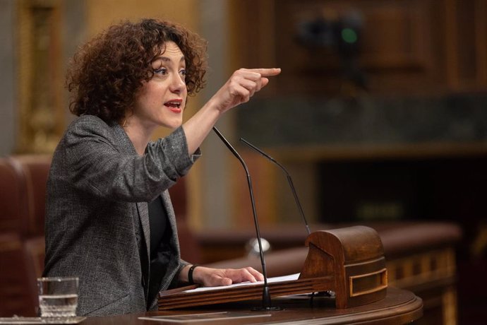 Archivo - La diputada de Sumar Aina Vidal interviene durante una sesión plenaria, en el Congreso de los Diputados, a 20 de febrero de 2024, en Madrid (España). 