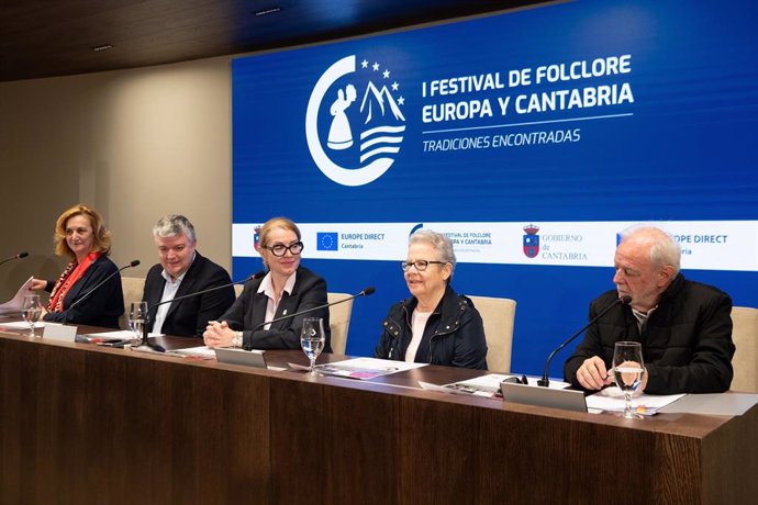 Presentación del 'I Festival de Folklore Europa y Cantabria. Tradiciones Encontradas'