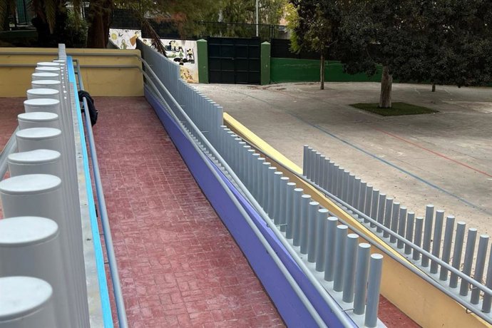 La Consejería de Desarrollo Educativo y FP, a través de la Agencia Pública Andaluza de Educación, ha destinado desde 2023 un total de 3.902.776,85 millones de euros a la ejecución de 36 actuaciones de mejora de la accesibilidad en centros educativos.