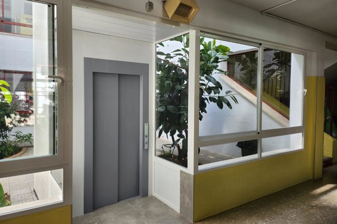 Ascensor en CEIP Inmaculada de Hinojosa del Duque.